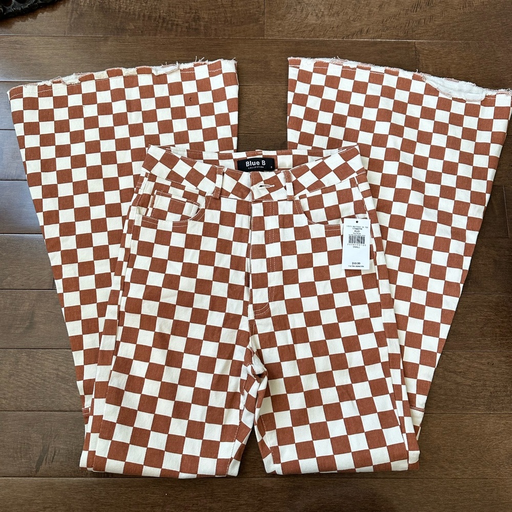 BUCKLE CHECKERED FLARE JEANS SIZE SMALL